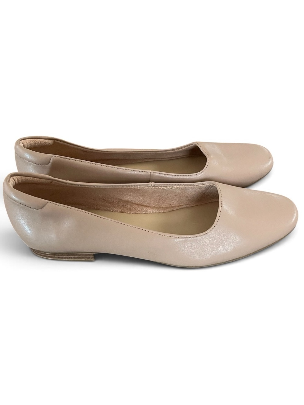 Naturalizer 10M Nude Beige Round Toe Ballet Flats Slip On